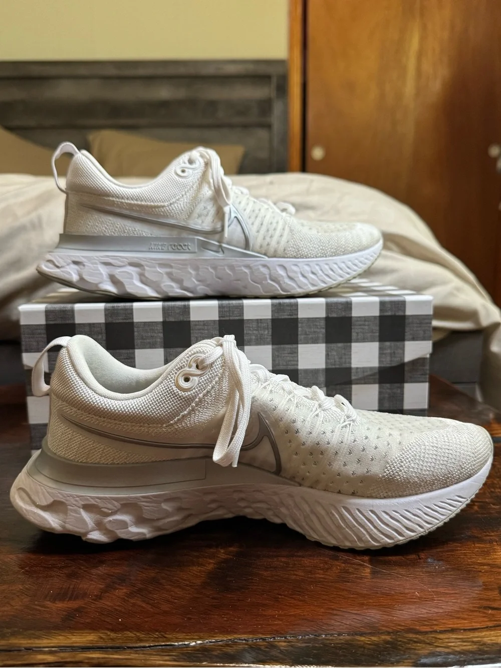 Women’s Nike React Infinity Run Flyknit 2 US 8.5 White Knit Athletic Sneakers